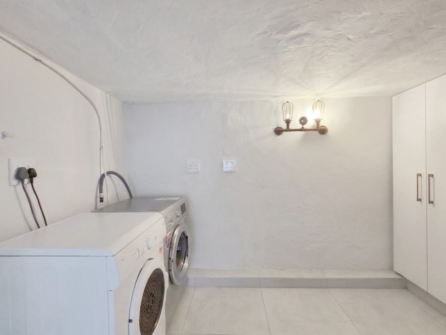 2 Bedroom Property for Sale in Three Anchor Bay Western Cape